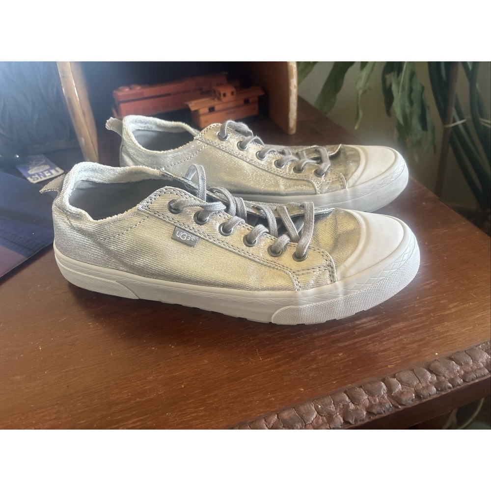 UGG Aries Metallic‎ Silver Shoes  Sneakers Women's Size 9 - Style 1101917